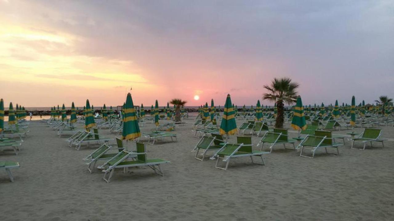 Hotel Acapulco Rimini Exteriör bild